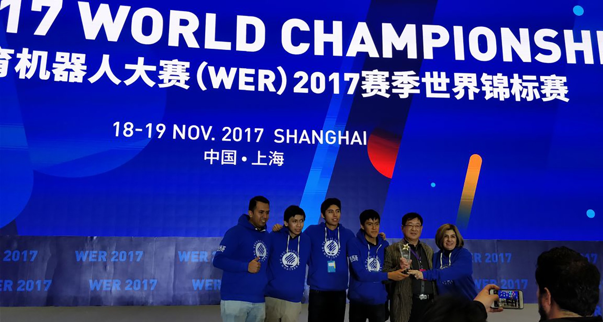 Gana equipo de PrepaTec de Veracruz quinto lugar en el mundial en robótica WER y primer lugar internacional.