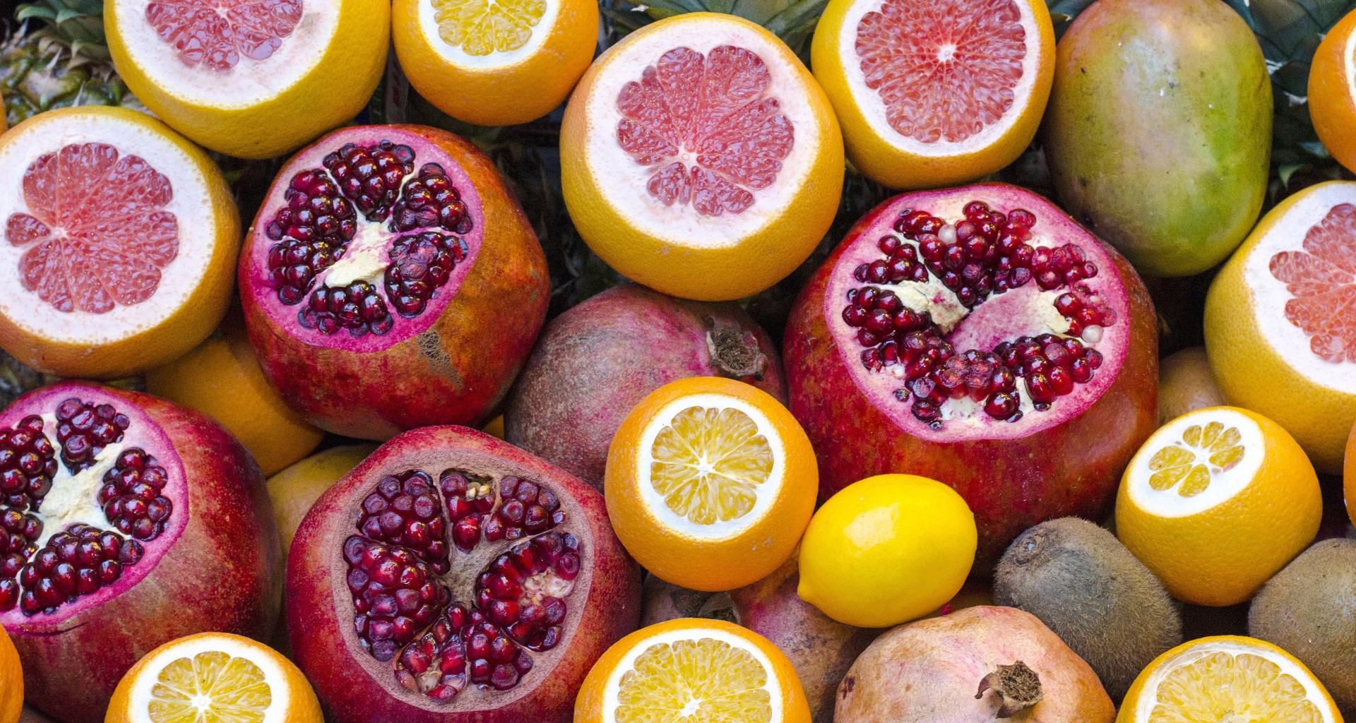 Se recomienda comer 5 frutas de distintos colores al día para consumir una cantidad adecuada de vitamina.