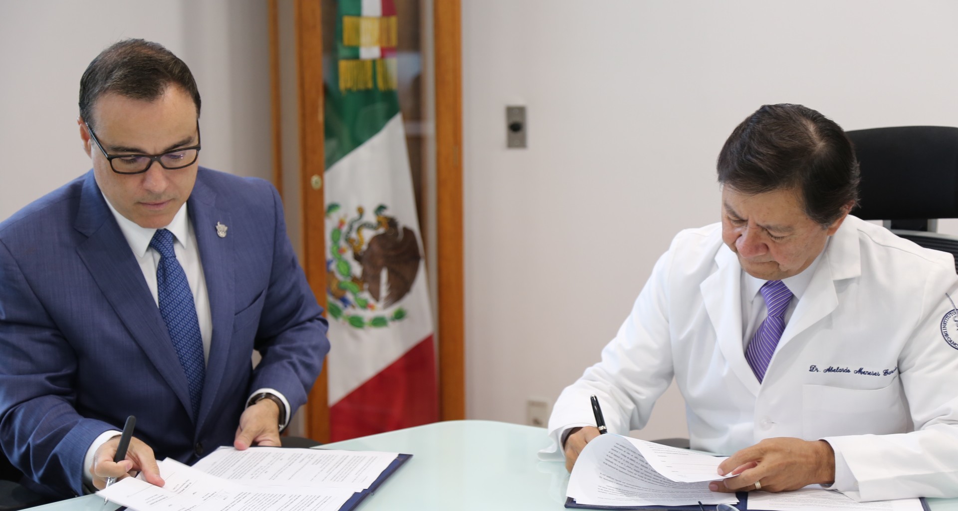 Firma del convenio entre INCan y Tec de Monterrey