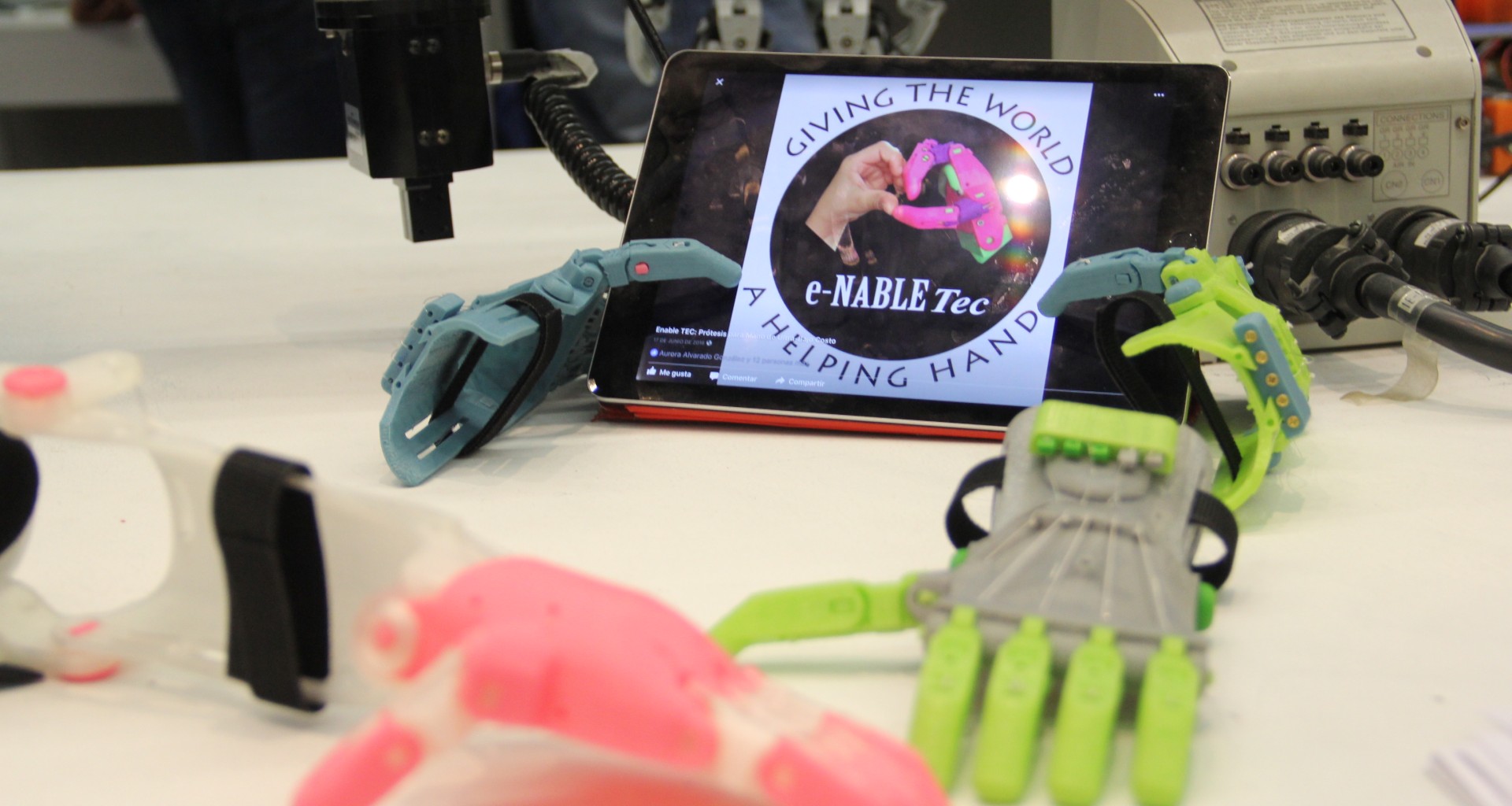 e-NABLE Tec: prótesis de mano de ultra bajo costo.