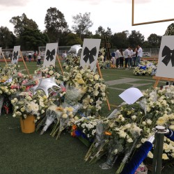 homenaje a los cinco alumnos fallecidos