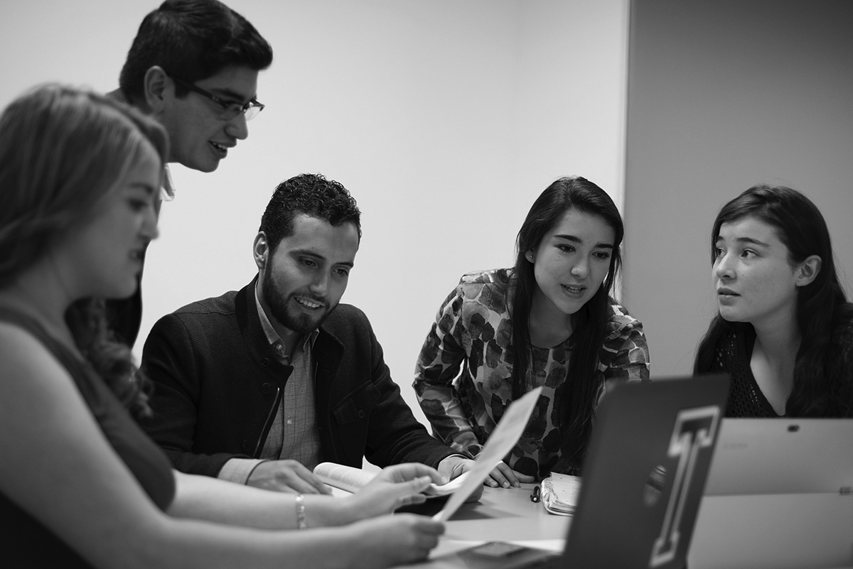 Alumnos Debatiendo