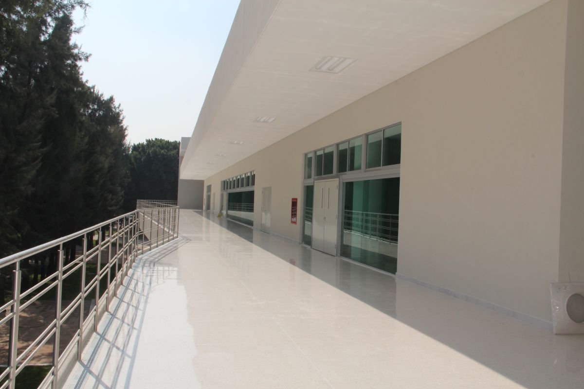2011 inauguración de la nueva Biblioteca universidad en Guadalajara