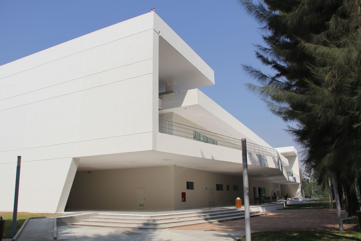 2011 inauguración la nueva Biblioteca universidad en Guadalajara
