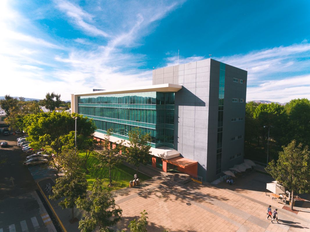 2013 inauguración del edificio de Ciencias de la Salud universidad en Guadalajara