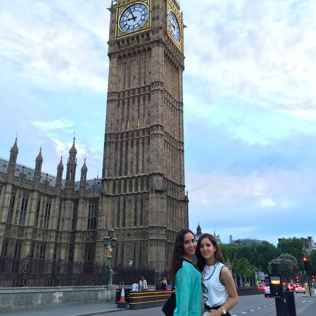 Andrea Parra y Marielisa Mendoza durante su verano en el programa PIE Honors en Londres 