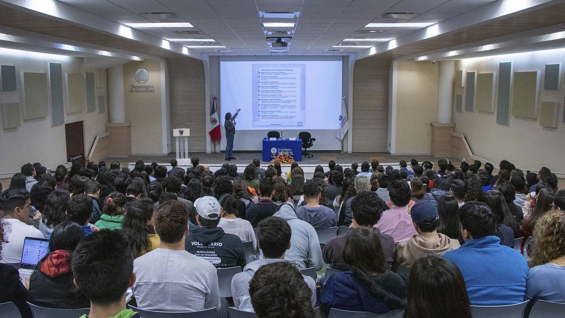 Sergio Fajardo en charla con los estudiantes del Tec de Monterrey campus Toluca