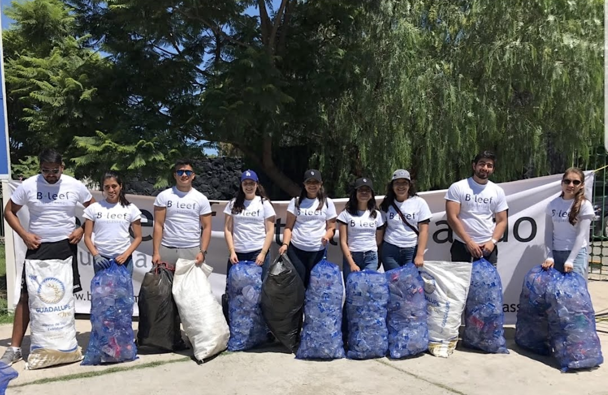 Alumnos del Tec en recolecta de plástico en Querétaro