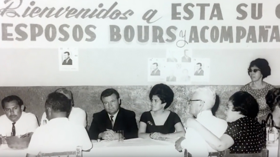 Don Javier y su esposa en comida de beneficiencia