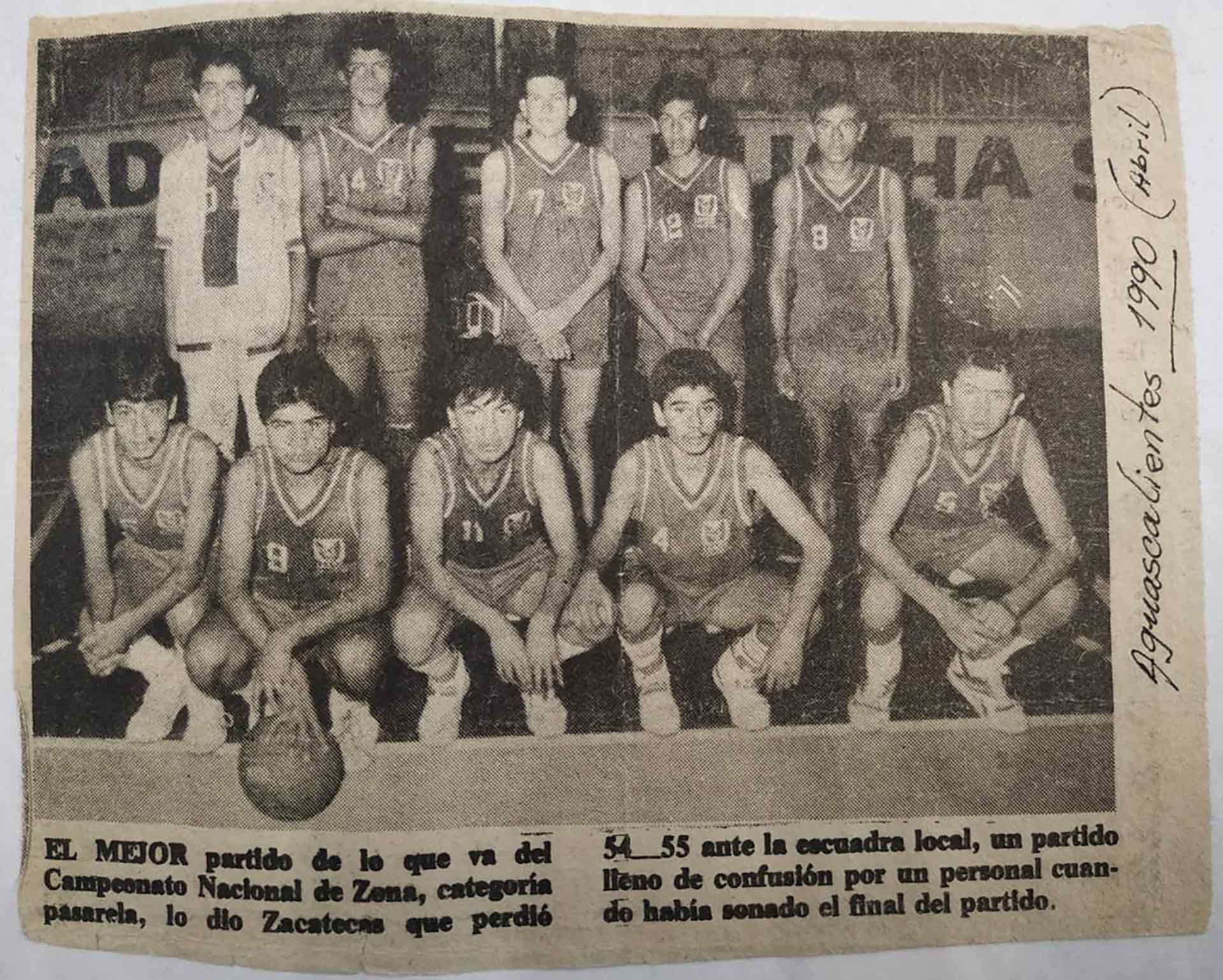 Desde joven participó en equipos de baloncesto.