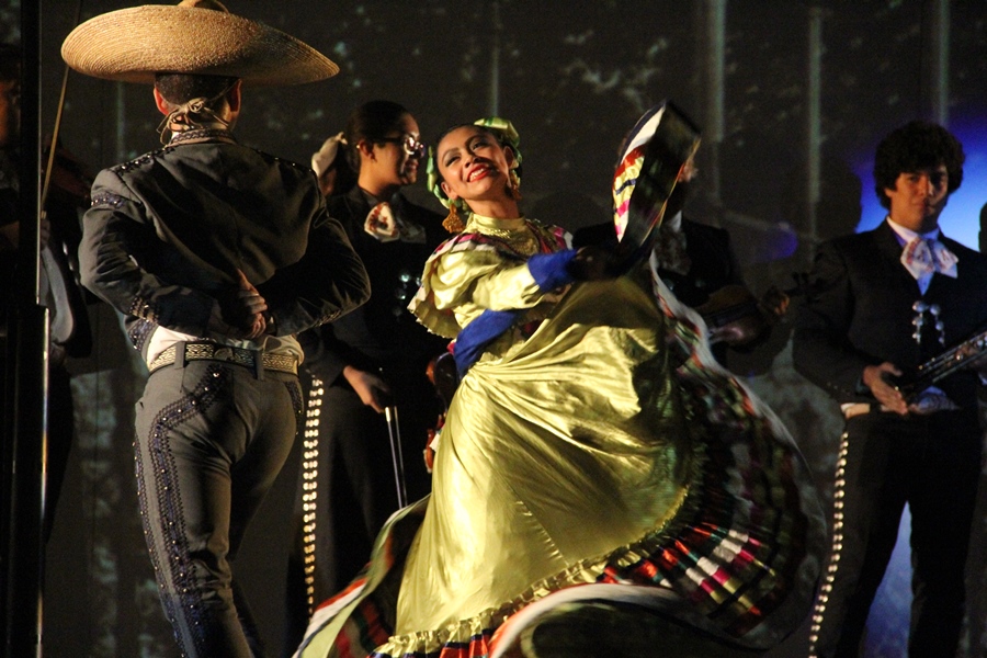 El grupo de baile folclórico “Estampas de México” aprovechará el periodo escolar para preparar su gira de verano a Europa.