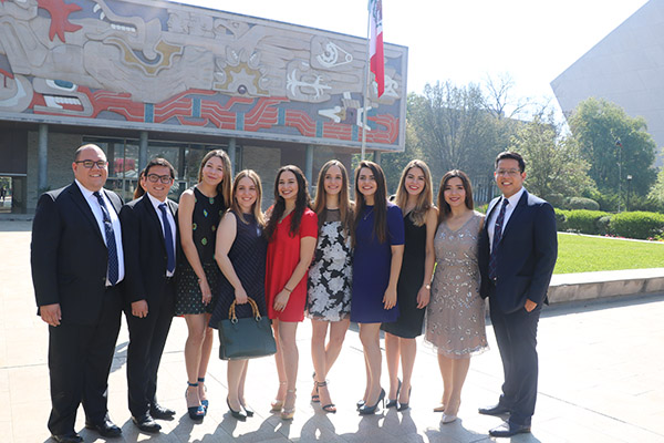 Alumnos en la Foto de Generación de campus Monterrey