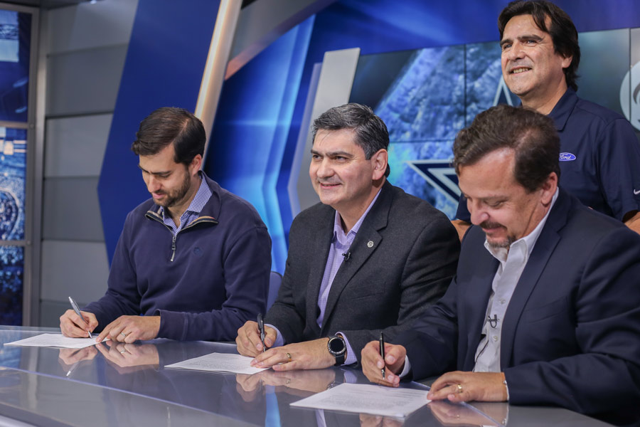 David Garza, rector del Tecnológico de Monterrey; Juan Pablo Murra, vicepresidente de Relaciones y Desarrollo del Tec; y Mauricio Vargas, presidente de Grupo Amarillo.