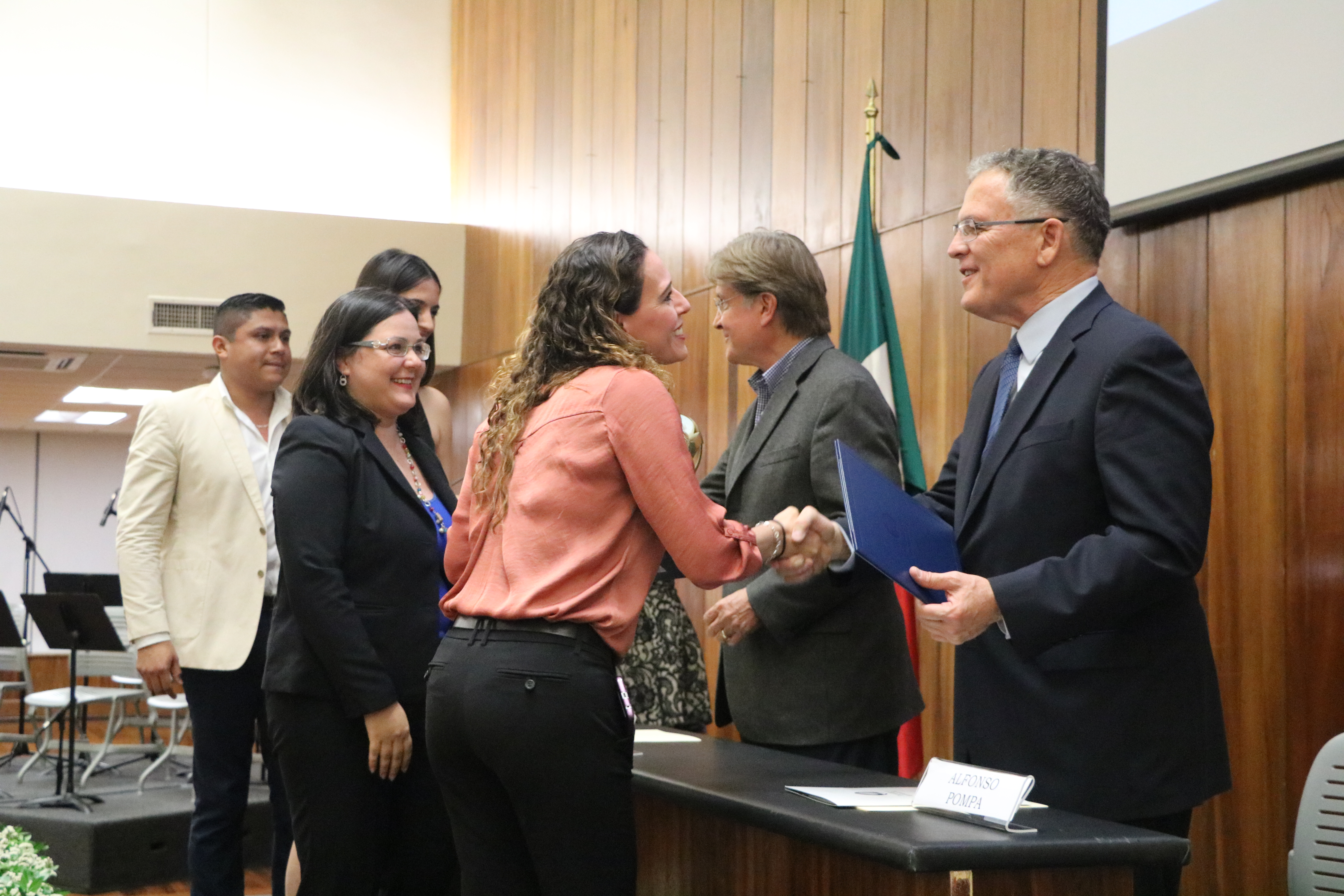 Integrantes de la Asociación EXATEC Saltillo reciben Premio Alma Máter
