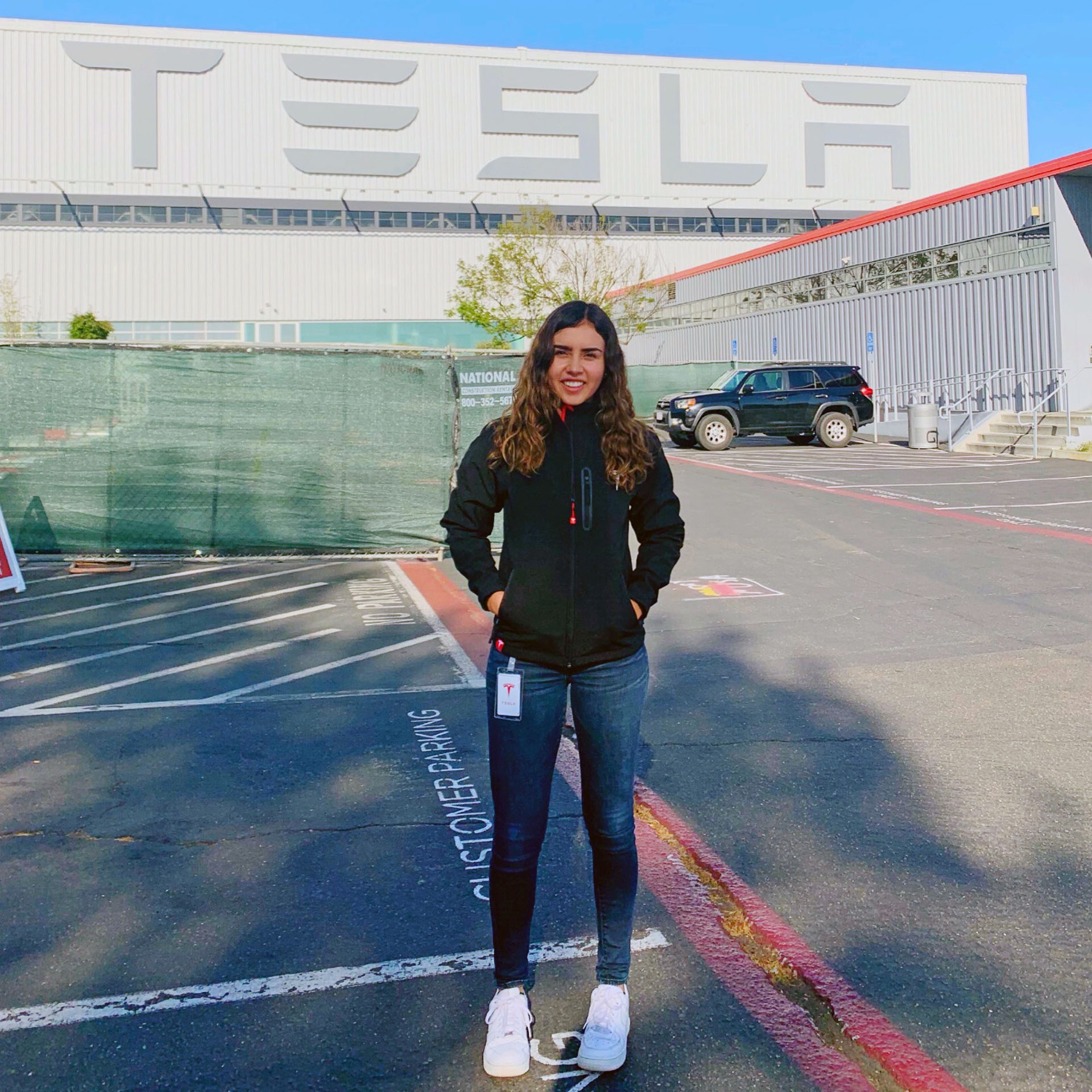 Alumna del Tec en estancia de investigación en Tesla Motors