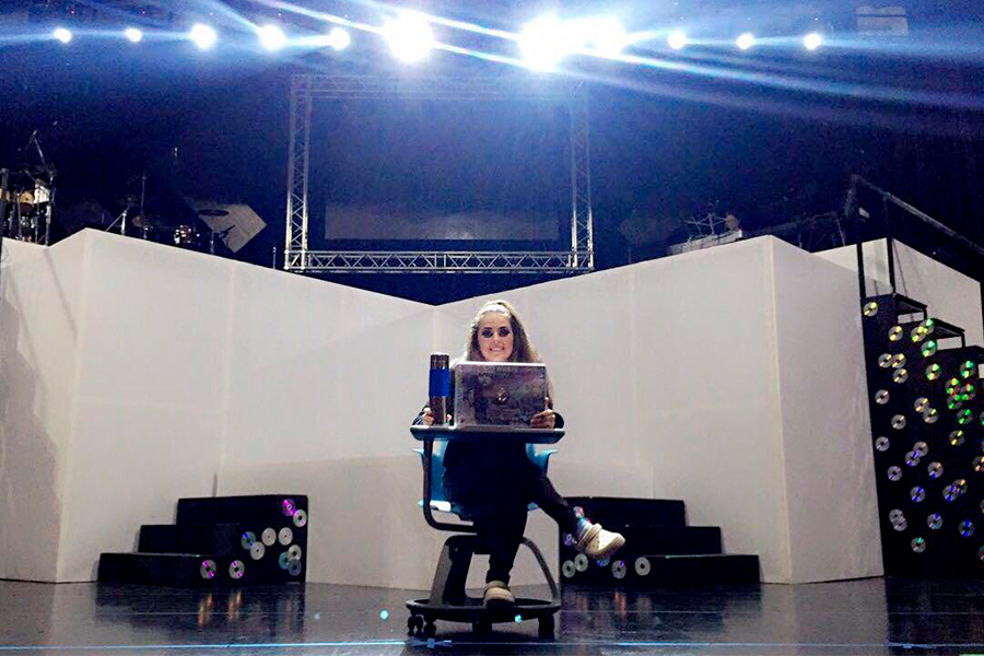 María José en uno de sus diseños de escenario