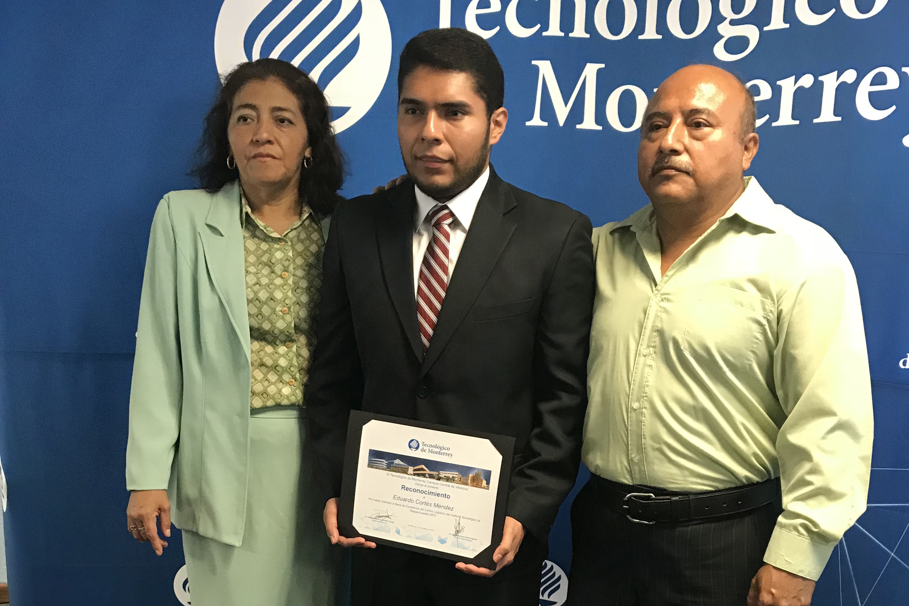 Alumnos del Tec de Monterrey Veracruz reciben beca de MIT.