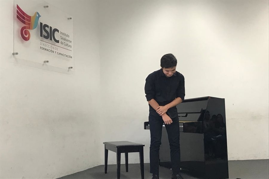 Manuel-Báez-terminandi-un-recital-de-piano
