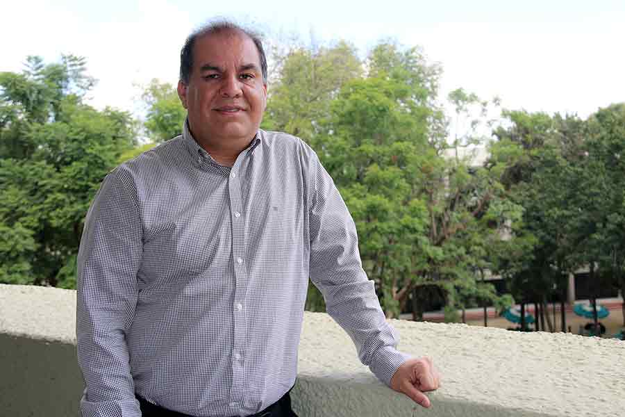 Profesor del Tec Guadalajara recibe premio ANFEI