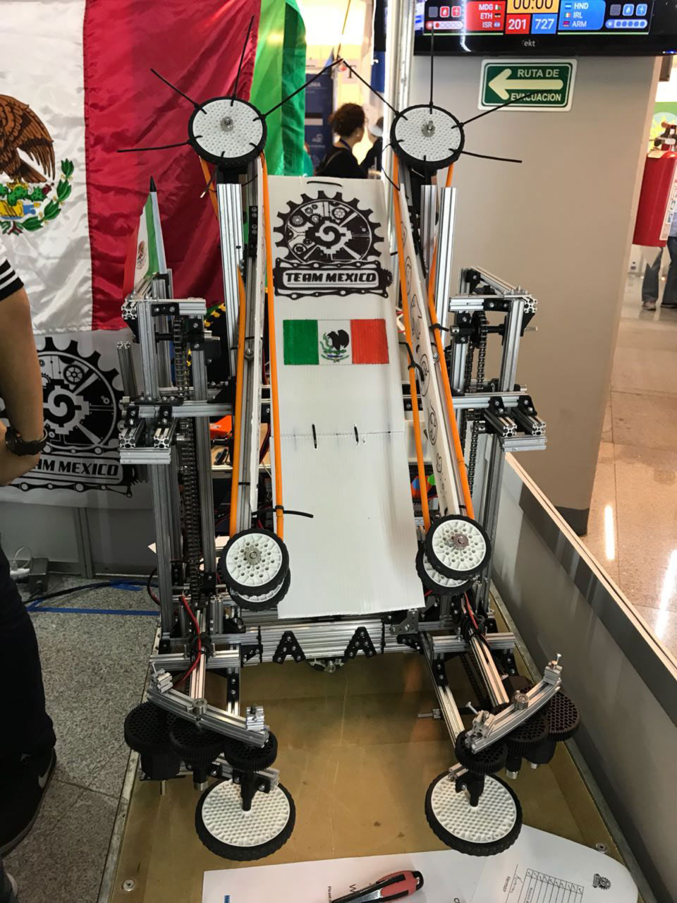 El robot del equipo mexicano.