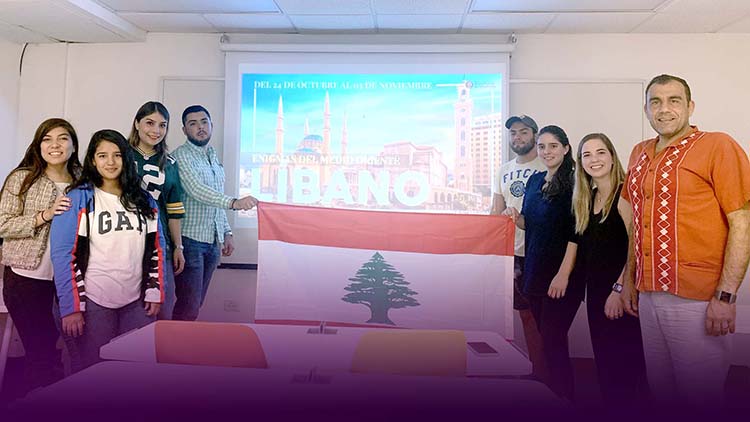Alumnos que son parte del proyecto de Semana i Enigmas del Medio Oriente que viajarán a Líbano junto a sus profesores.