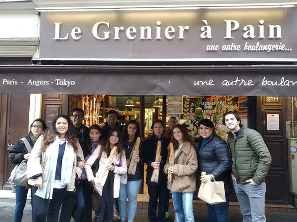 Alumnos del Tec en panadería Le Grenier á Pair