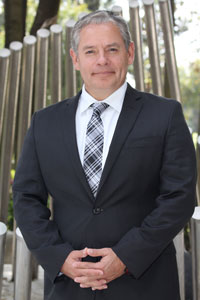 Dr. Mario Adrián Flores Castro