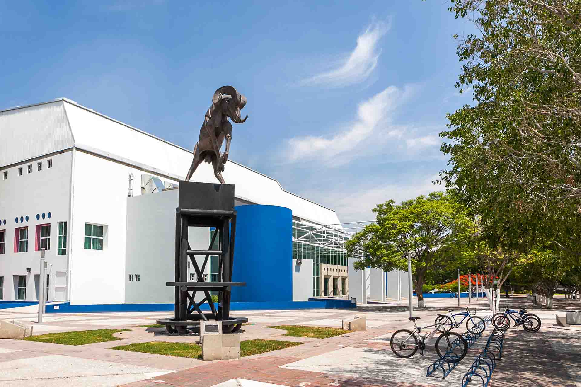 Explanada central de la universidad en Querétaro del Tec de Monterrey