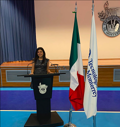 Aida al frente del pódium en el evento "MUNMX Tampico"