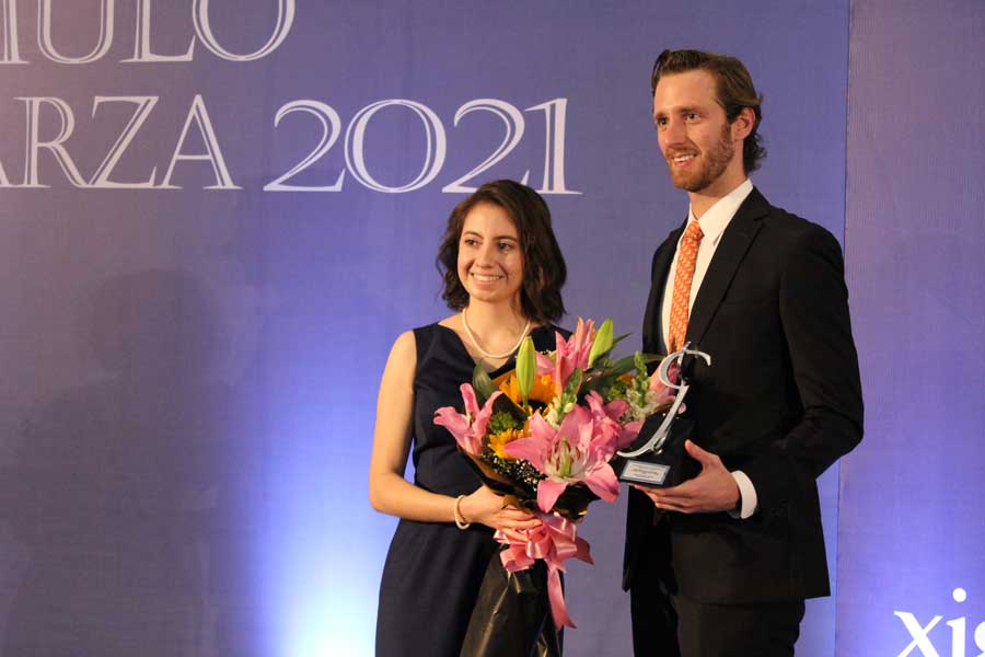 Michaela Prado y Cristóbal Riojas alumnos ganadores del Premio Rómulo Garza