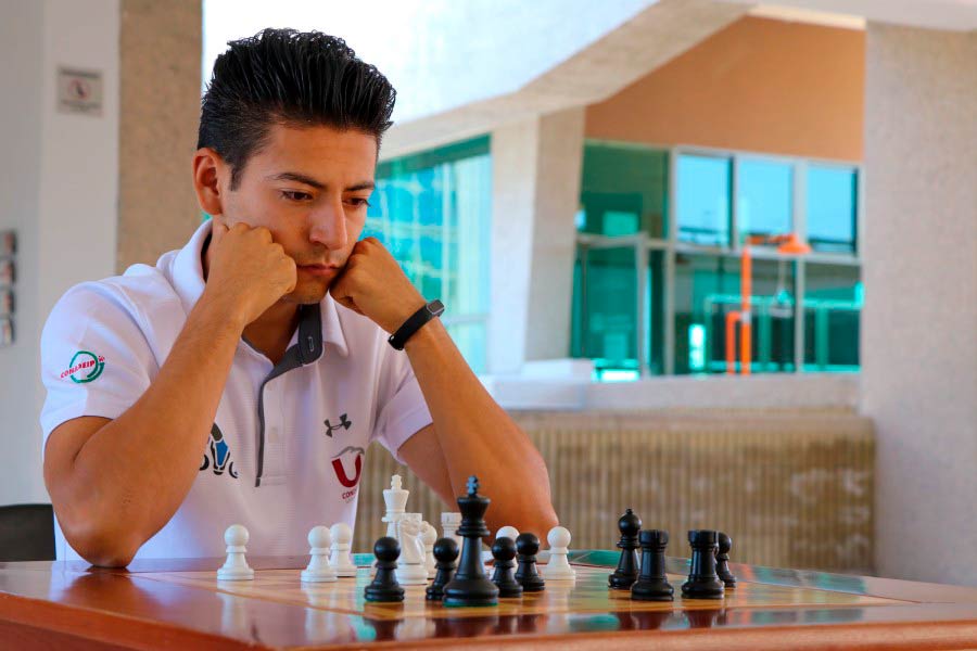 Isaac Tello, uno de los miembros del equipo representativo de ajedrez del campus San Luis.