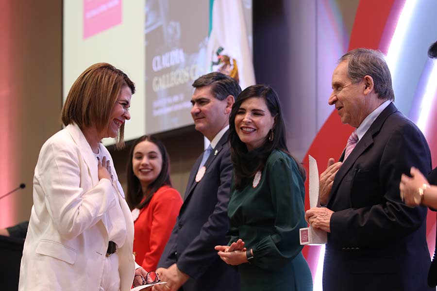 Claudia Gallegos recibió el Premio Mujer Tec 2020 en la categoría Poder Transformador