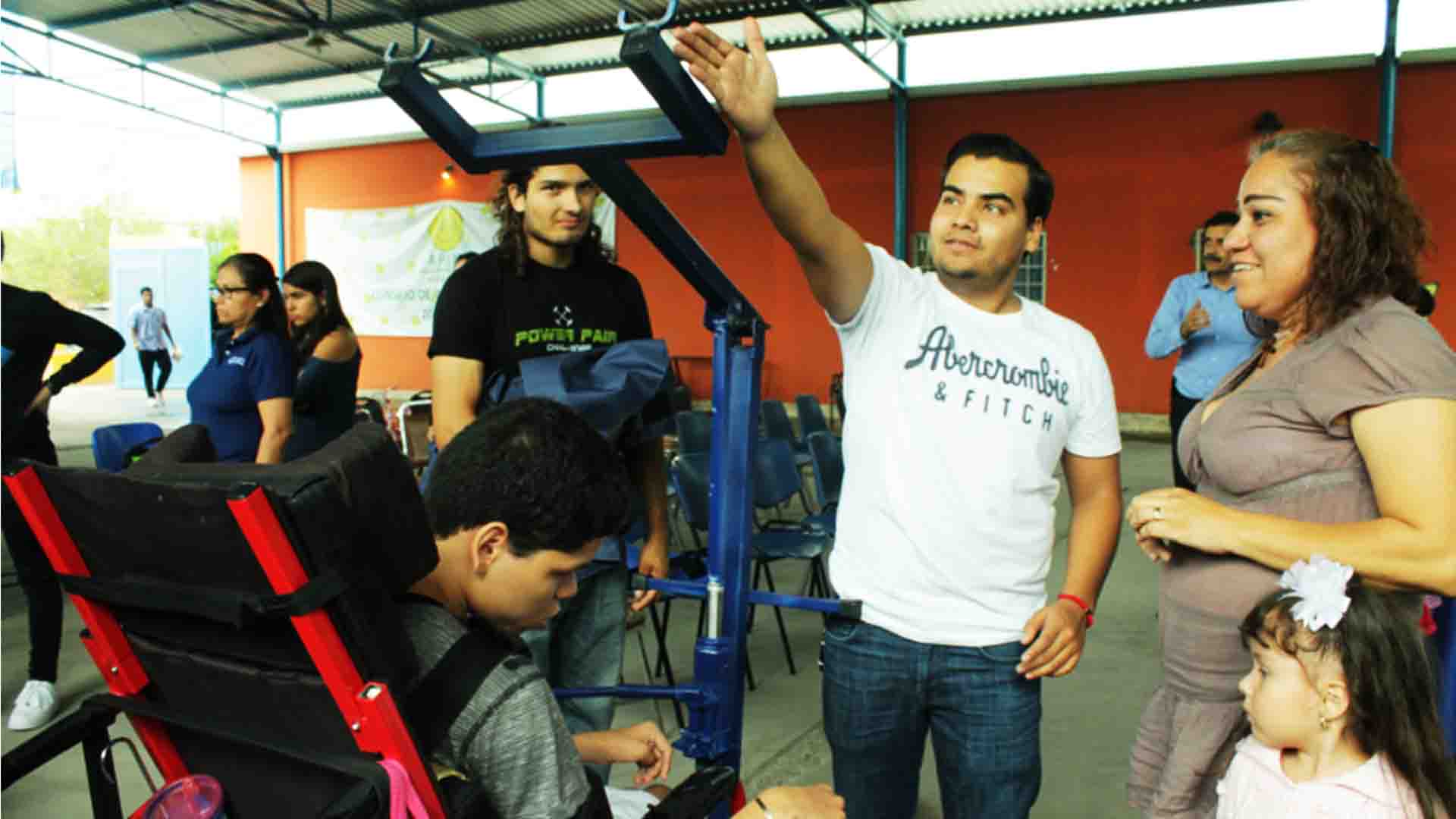 Alumnos del Tec de Monterrey innovan en beneficio de niños con espina bífida