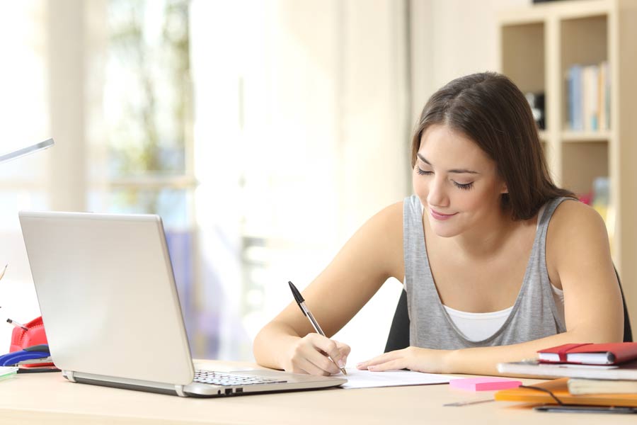 Son 100 cursos en línea que brindan las 3 universidades de La Tríada.