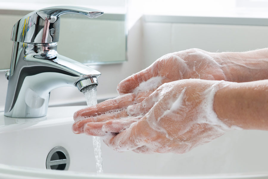 Lavar las manos podría prevenir el coronavirus.