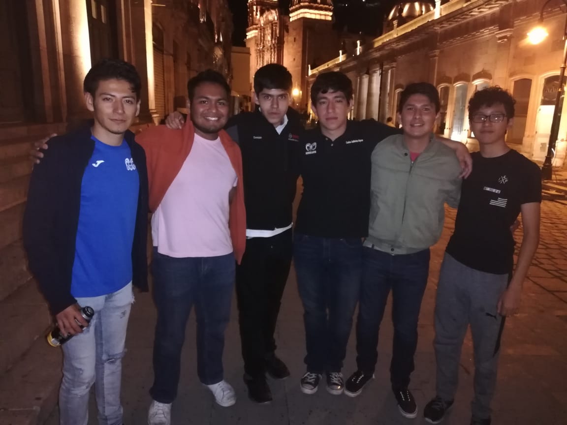De izquierda a derecha: Isaac, Juan Luis, Demian, Guillermo, Rodolfo y Miguel
