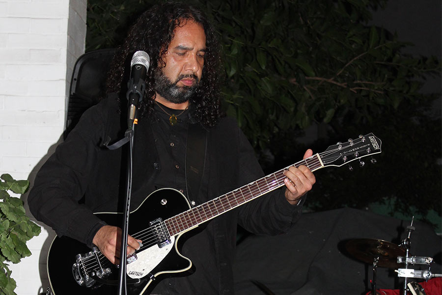 Eduardo Saucedo, profesor del Tec campus San Luis y guitarrista del grupo Ratas de Coyoacán.