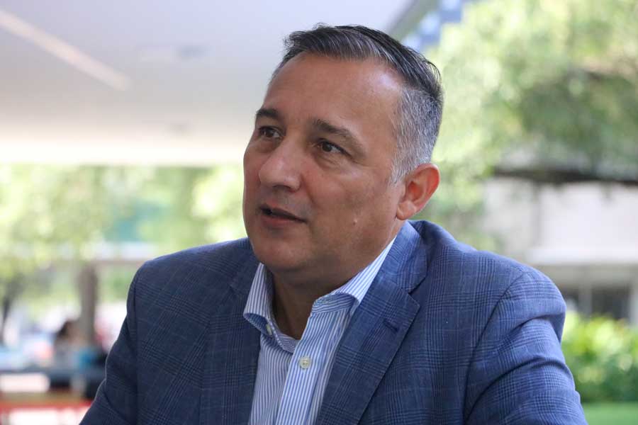 Reynold Lizcano es director de residesidencias del campus Monterrey.
