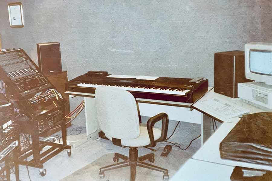 El estudio donde se grabó el Himno de los Borregos estaba ubicado en el sótano de una casa.