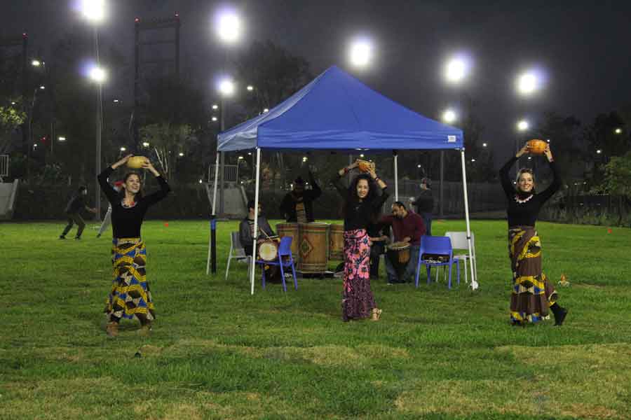 Kañi Mama deleitó a los visitantes del Parque Central con música y danza africana.