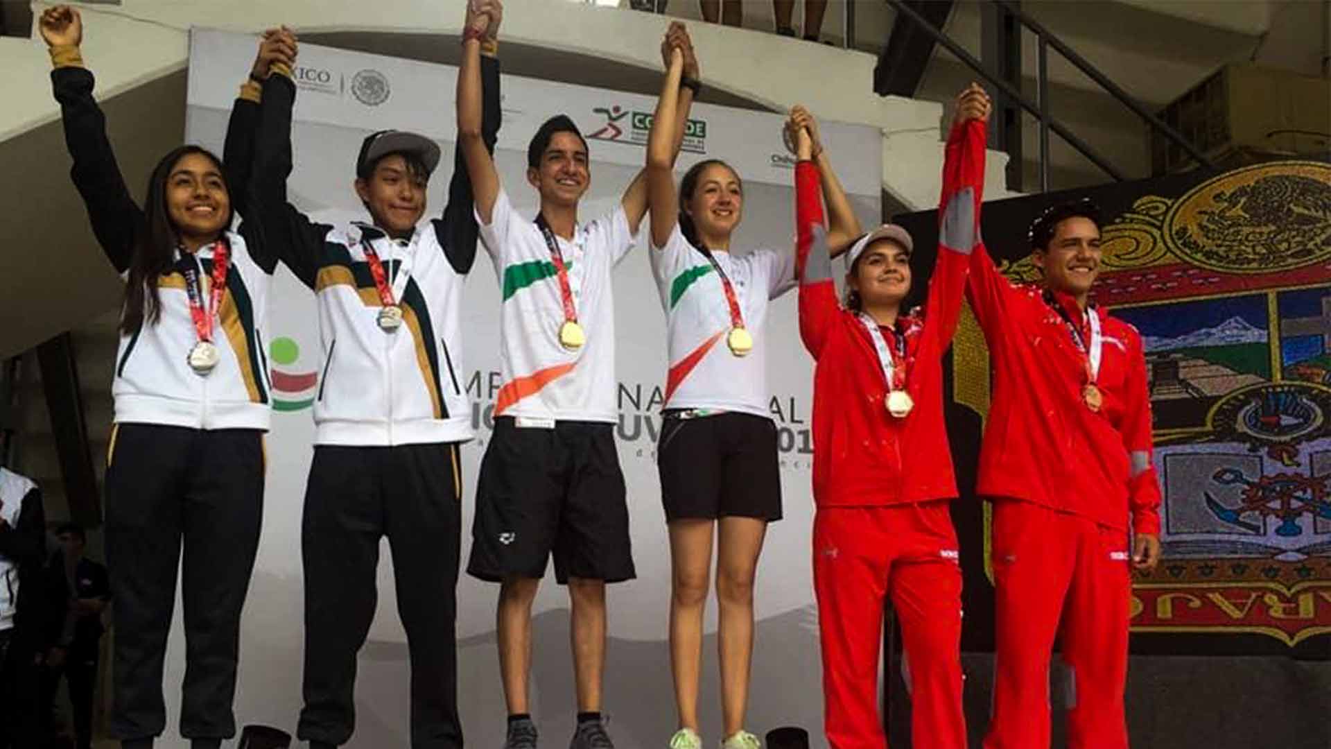 Fernando Munoz en premiacion de la Olimpiada Nacional 2018