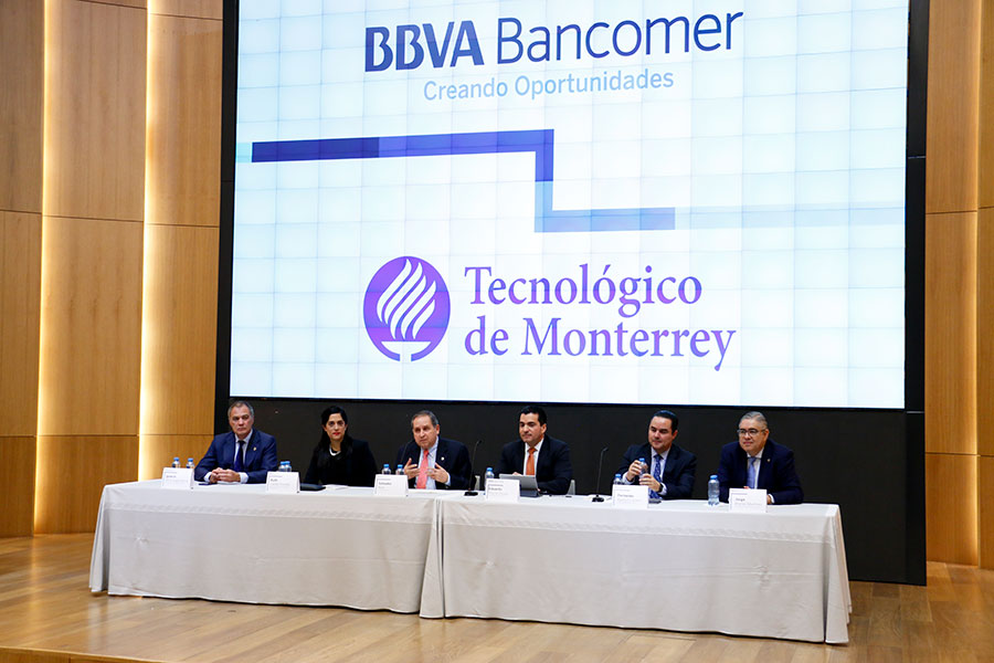 Firma del acuerdo entre el Tec de Monterrey y BBVA Bancomer.