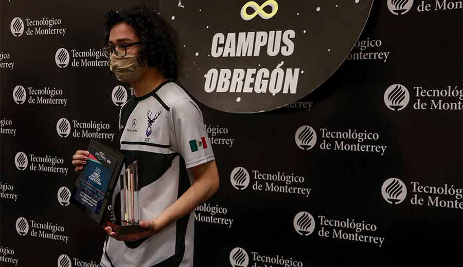 Infinity Robotics de PrepaTec Obregón recibe su premio con todas las medidas-sanitarias