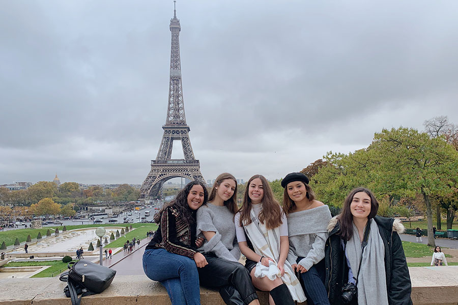 Alumnas PrepaTec Santa Catarina en París