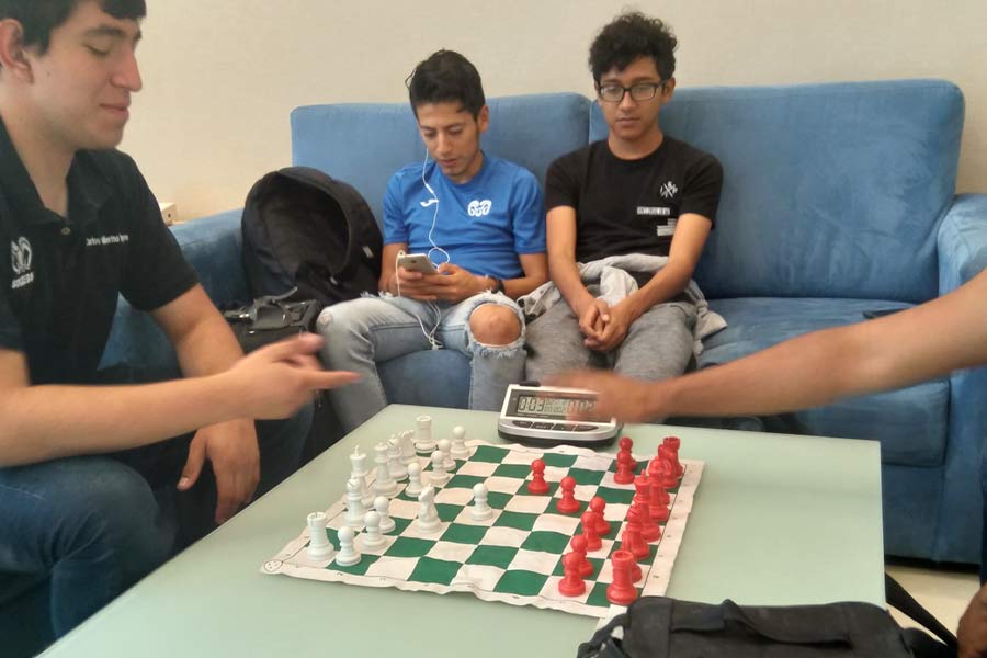 2018. Isaac Tello, junto al equipo de ajedrez del campus San Luis. 