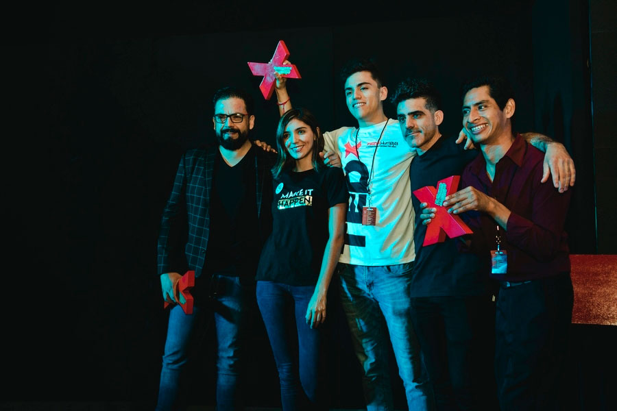 Juan Pablo Calderón y otros participantes en TEDxHumaya