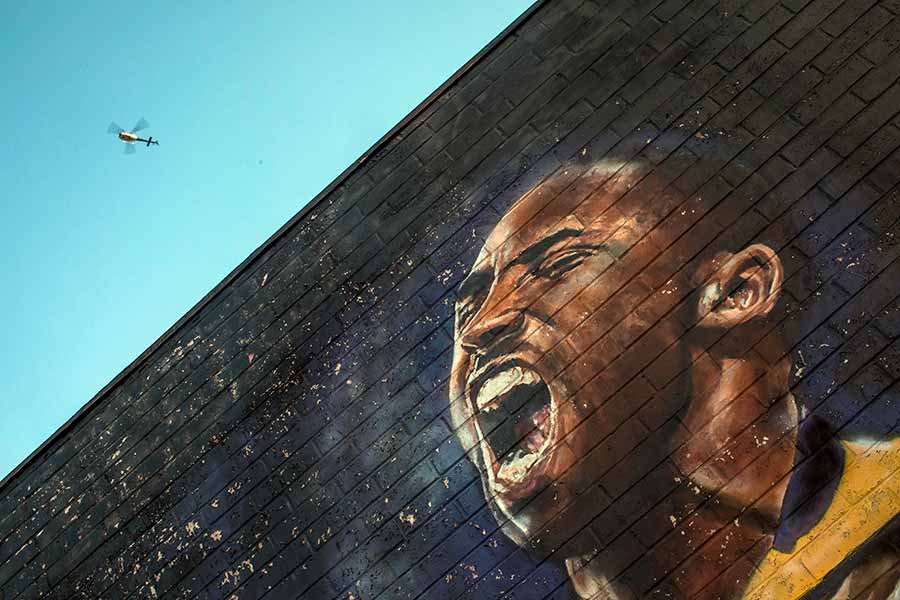 Murio Kobe Bryant. Mural en Los Angeles