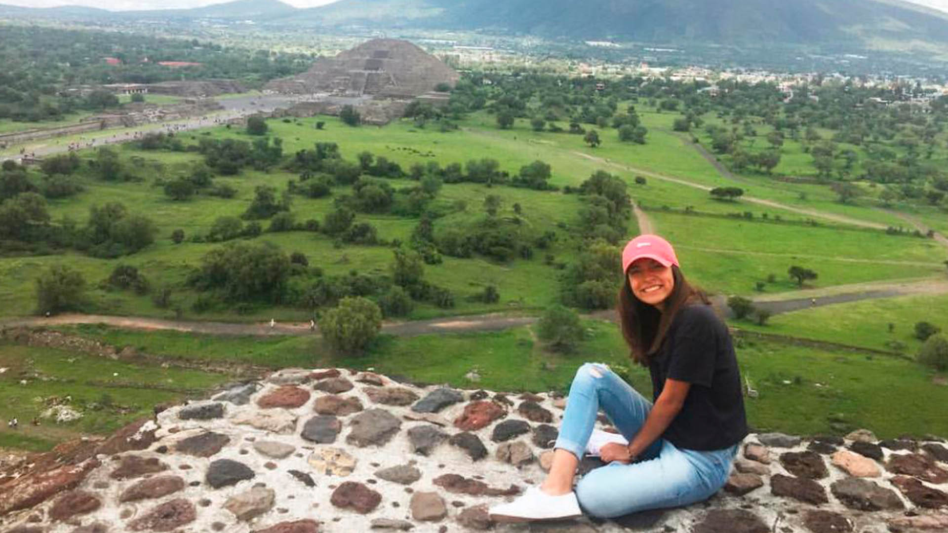 Krissty Gil en su visita a las pirámides de Teotihuacan