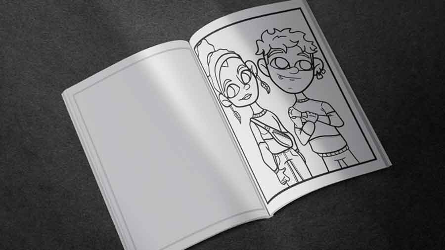 Libro Faces abierto con personajes en un lado y una hoja en blanco del otro