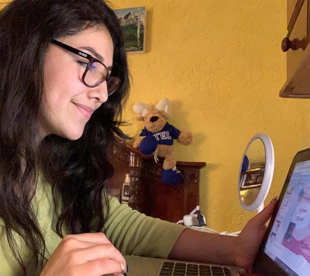 Mérelyn da clases de español en línea a niños extranjeros